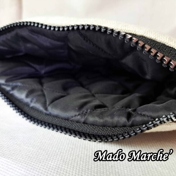 Makeup Bag - اصل انا قاعدة على بنك — image 2