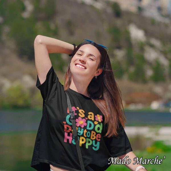 9 Crop Oversize - It is a good day to be happy - Image 1